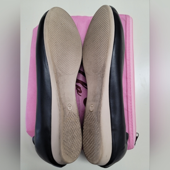 Pin Up Couture Black Faux Leather Flats 11M EUC - Picture 2 of 4